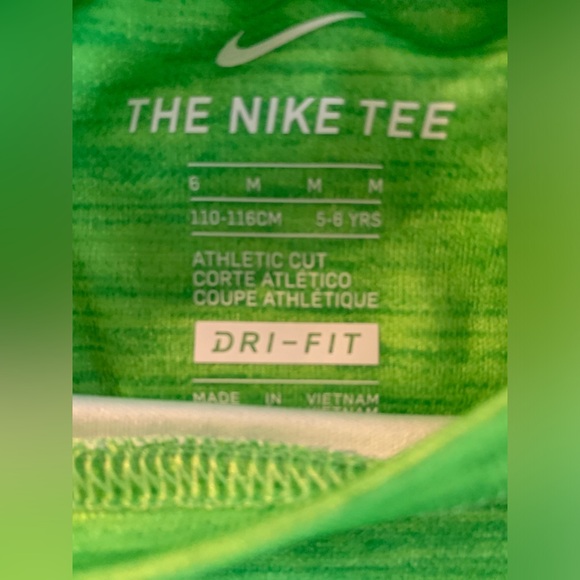Nike Dri Fit Tee , size 5-6 year - Picture 4 of 4